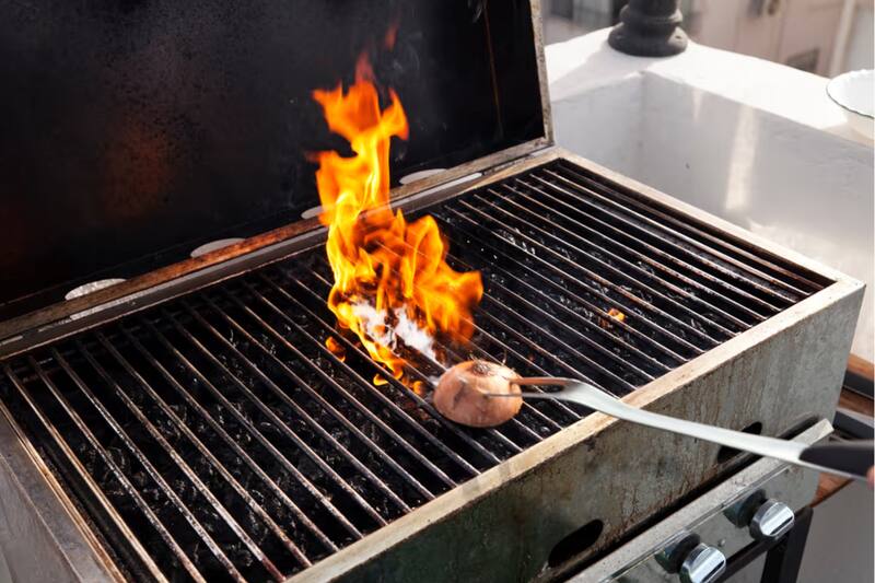 Con pocos productos puedes eliminar la grasa pegada. Foto: Univisión.