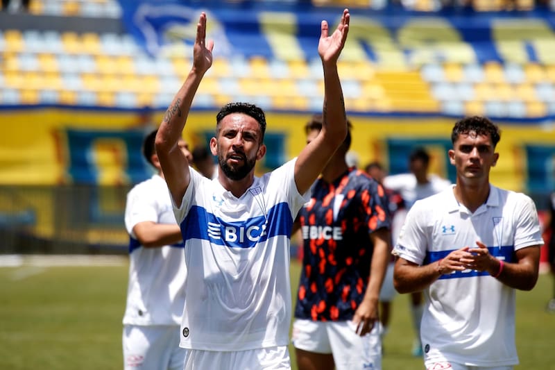 Mauricio Isla podría seguir en la banca de la UC. Foto: Agencia Aton.