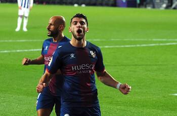 Se complican abajo: Real Valladolid de Fabián Orellana cayó ante la SD Huesca