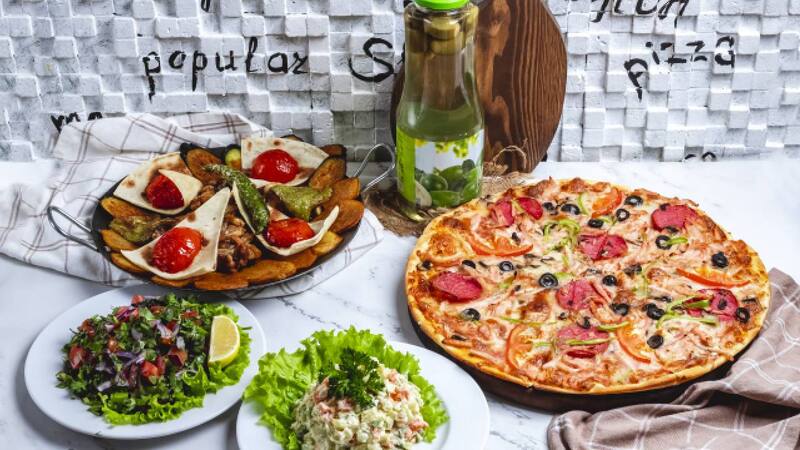 Podrás degustar la típica comida mediterránea que tanto nos gusta.