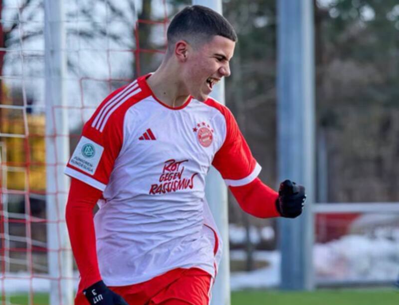 Juega en el Bayern Múnich.