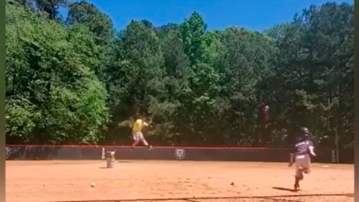 La gran reacción de un padre al ver el primer "home run" de su hijo