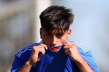"Clasiquero": la figura juvenil de la U que le anotó a Colo Colo y la UC y podría ser carta en Copa Chile