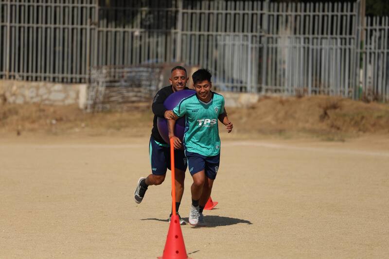 El club entrenando en Alejo Barrios. Fotos: Comunicaciones Santiago Wanderers.