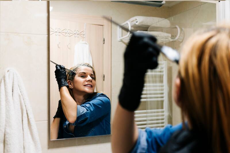 Conoce cuál es el método más efectivo para quitar las manchas de tintura.