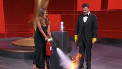 ¡Con extintor!: Así sanitizó los sobre de los Emmy Jennifer Aniston