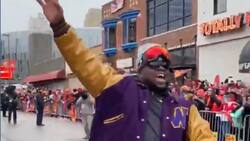Jugador de Kansas City Chiefs se lució bailando en el desfile de campeón