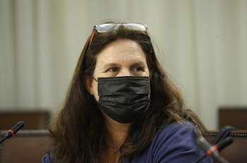 Robo en casa de ministra de Defensa Maya Fernández: Delincuentes golpearon a su hijo y maniataron a su esposo