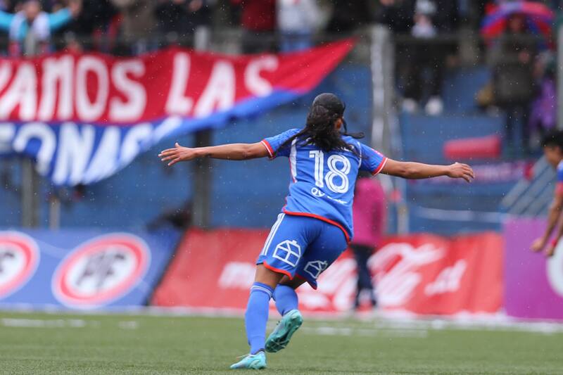 Bárbara Sánchez llegó a los ocho goles en el Campeonato Nacional Femenino. Foto: Prensa U de Chile. Video: Ellas Juegan.