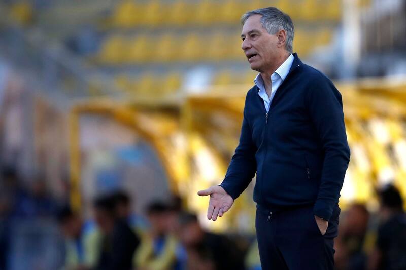 El técnico de la Católica abrió su mente tácticamente.