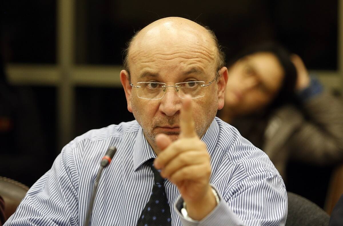 Diputado Castro se sumó a las críticas por el Bono Covid Navidad y la catalogó de "aspirina"