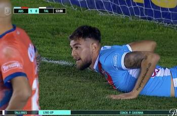 VIDEO | No se puede creer: El horroroso doble "blooper" que ocurrió en el fútbol argentino