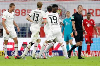 Una gran combinación: Danny Da Costa anotó el empate para el Frankfurt en Copa Alemania