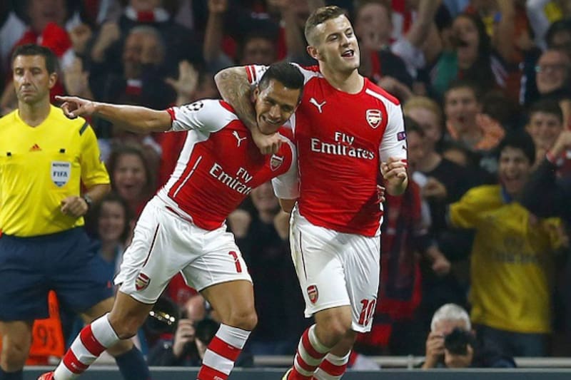 junto a Alexis Sánchez en el Arsenal.