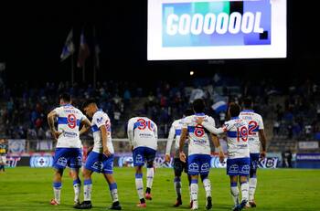 Se busca técnico: la lista de nombres que suenan para reemplazar a Gustavo Poyet en la UC