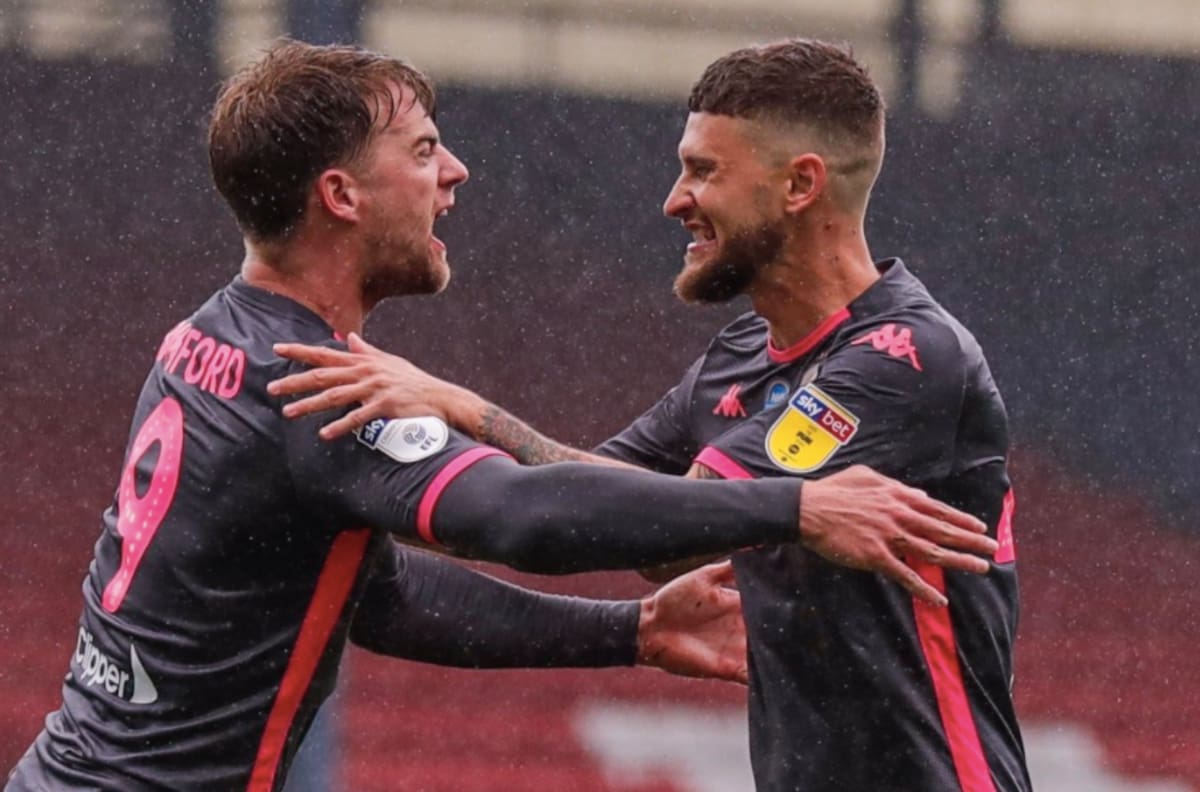 Leeds de Bielsa derrotó al Blackburn y estiró su ventaja en la cima de la Championship