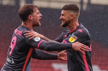 Leeds de Bielsa derrotó al Blackburn y estiró su ventaja en la cima de la Championship