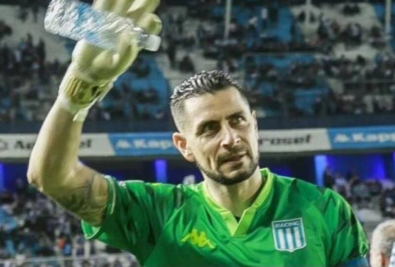 Gabriel Arias sigue en carrera tras el 8-1 global que Racing le hizo a Huachipato.