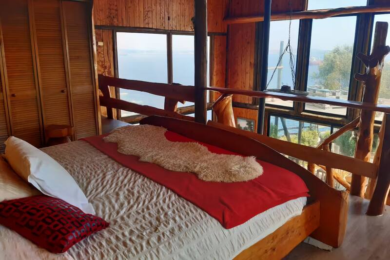 Este hermoso alojamiento ofrece una vista privilegiada al mar. Créditos: Airbnb.