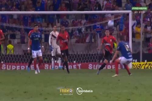 salió expulsado por doble amarilla en Brasil.