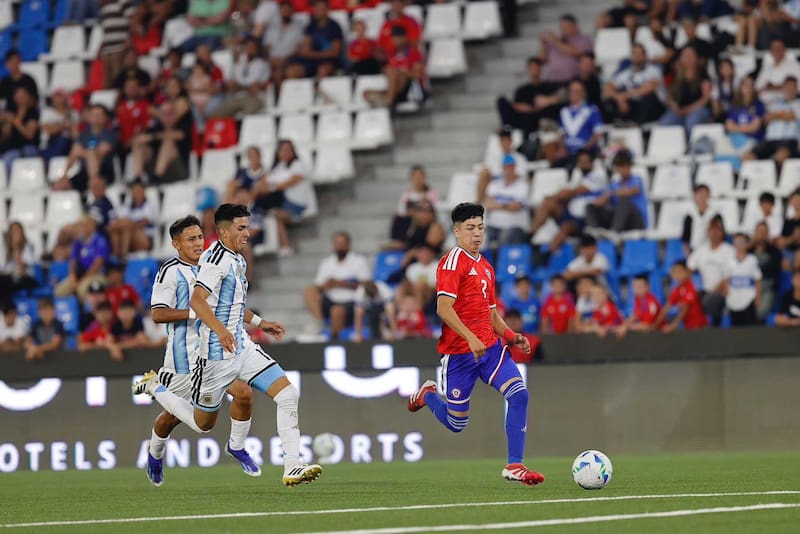 En el primer partido del torneo cayó por 4-1 con los argentinos. Foto: @LaRoja en X