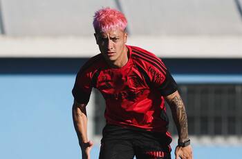 Cristián Zavala fuera del debut de Colo Colo: sufrió una fractura en la rótula y estará largo tiempo fuera