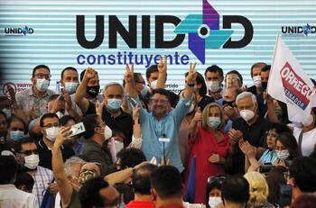 Primarias 2020: Claudio Orrego y Karina Oliva ganan primarias para la gobernación de la RM