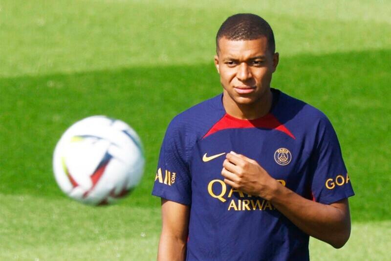 Mbappé sigue fuera del primer equipo del PSG