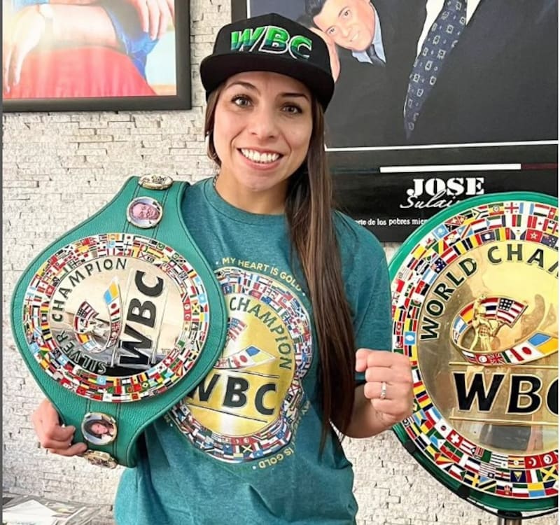 En su visita a la casa de José Sulaiman, el histórico manager de boxeo, gestor de grandes combates de las máximas figuras del pugilismo mundial.
