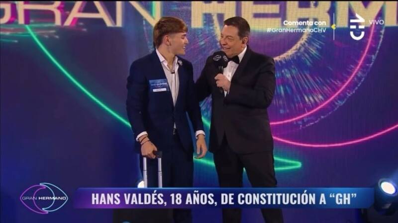 Julio César Rodríguez haciéndole el incómodo comentario a Hans Valdés en Gran Hermano.