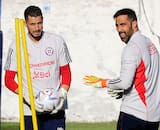 VIDEO | No dudó: Gabriel Arias elige a Claudio Bravo como el mejor portero de Sudamérica