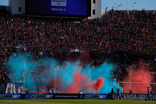 Hinchas de Universidad de Chile en el Estadio Nacional.