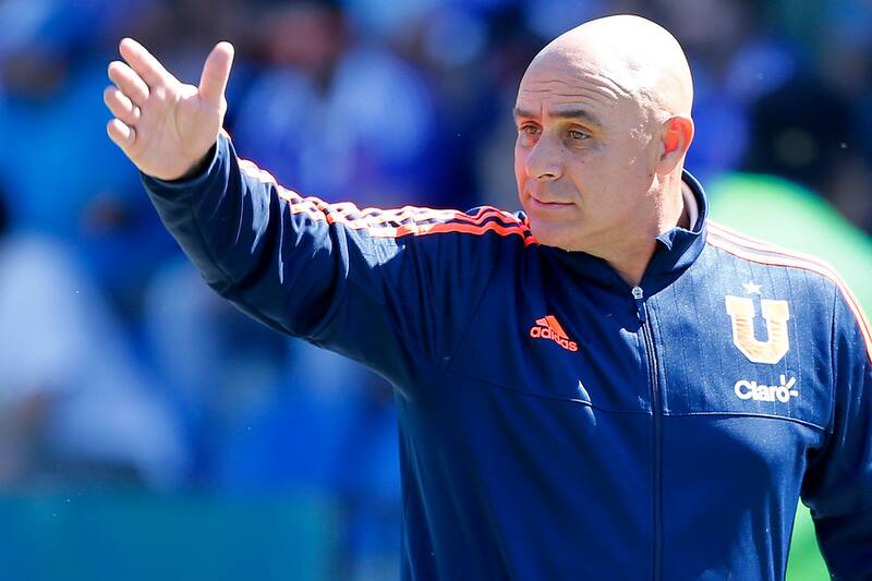 Rodolfo Neme impartiendo instrucciones en Universidad de Chile. Foto: Aton.