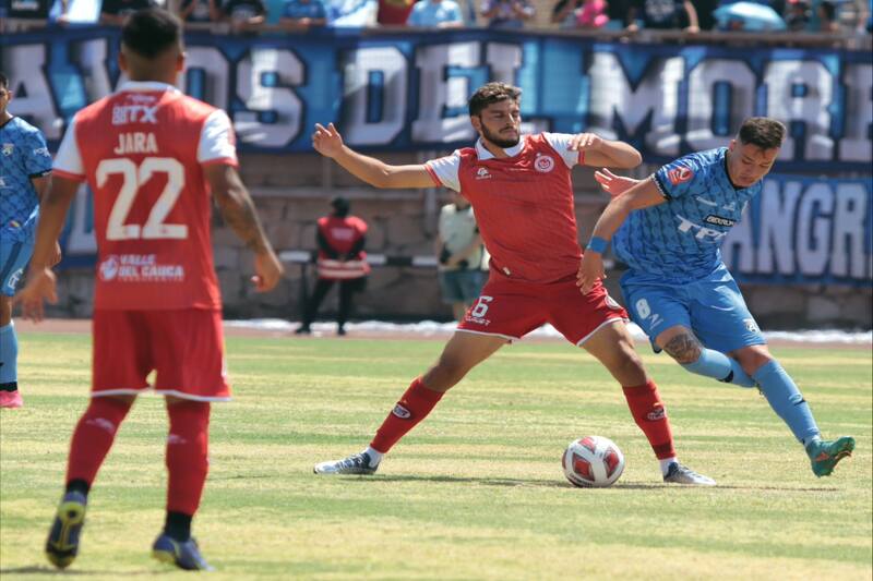 Tras la caída ante Unión San Felipe, en Arica piden la salida de Francisco Arrué de la dirección técnica del "Santo". Foto: Twitter Unión San Felipe.