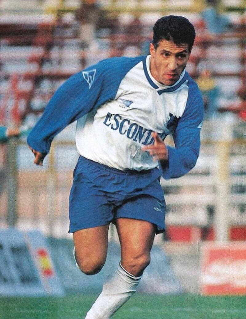 En 1992-93 marcó 13 goles en 49 partidos por los Pumas. Foto: @ClubAntofagasta