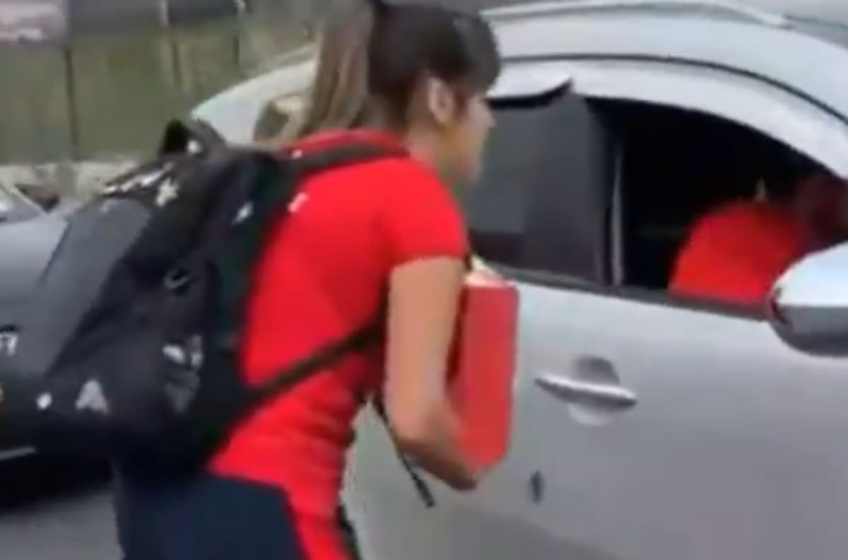 Destacada deportista nacional fue captada pidiendo ayuda monetaria