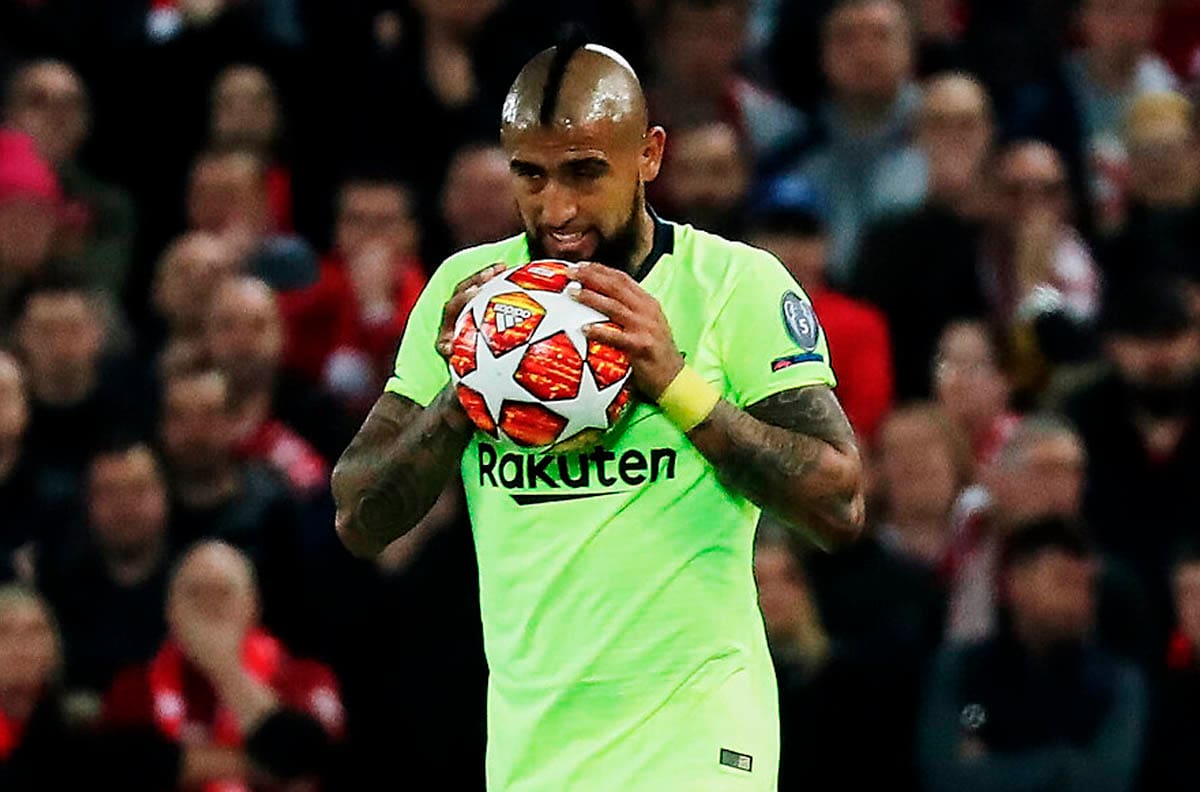 DT del Cagliari: "No sé por qué el Inter quiere a Vidal teniendo a Nainggolan"