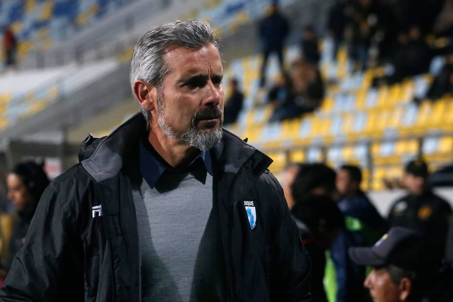 El técnico al mando de Deportes Iquique. Foto: Agencia Aton