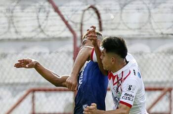 El brutal codazo que terminó en expulsión en la Copa de la Superliga