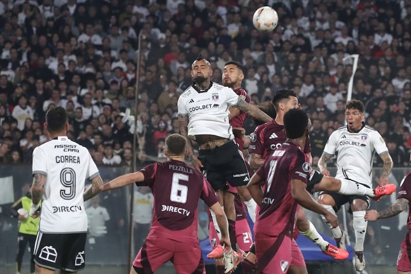 Alan Saldivia se hará el corte de Arturo Vidal si vencen a River Plate.