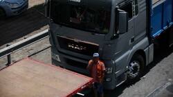 Chofer de camión lechero muere aplastado por las ruedas de su propio vehículo