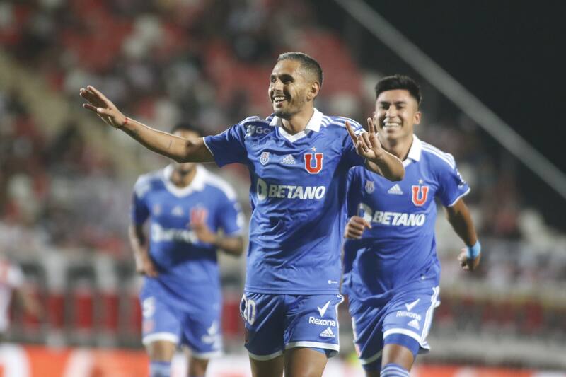 José Castro jugando por la U antes de su lesión.