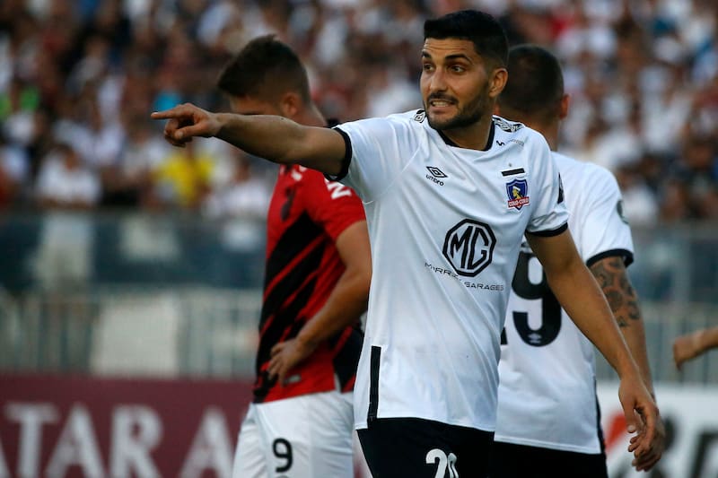 "En poco tiempo tuvimos tres entrenadores y cambiamos la forma de jugar, de entrenar. A mí me tocó atravesar por tres o cuatro lesiones en un momento de presión, porque Colo Colo, el más grande de Chile, estaba peleando el descenso".