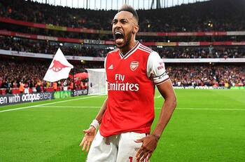 Aubameyang hizo estallar el Emirates Stadium con este gol ante Chelsea