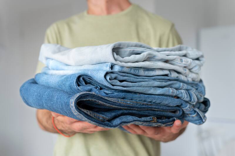 El influencer argentino Amo de Casa enseñó el truco para ahorrar más espacio al momento de guardar tus prendas.