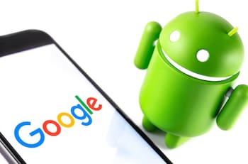 Efemérides de HOY, martes 22 de octubre: Presentan el primer celular con Android e inicia el bloqueo de Cuba por parte de EE.UU.