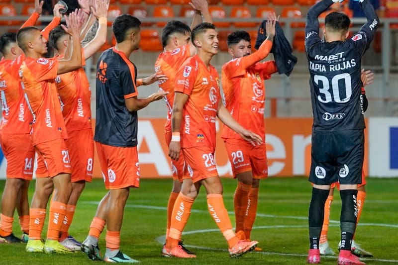 El defensor será baja por un mes en Cobreloa. Foto: @felipefritz_11.