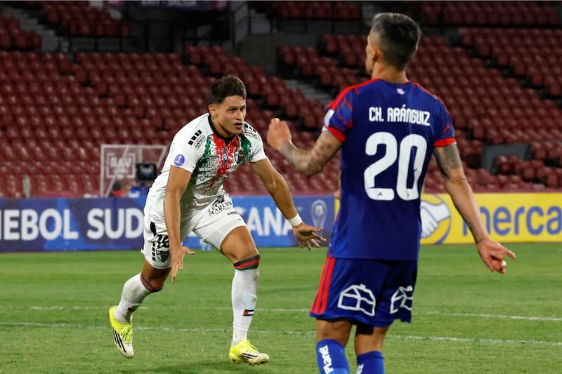 El delantero al anotarle a la U en la Copa Sudamericana, en partido que clasificó a Palestino a la fase de grupos del certamen. Foto: Agencia Aton.