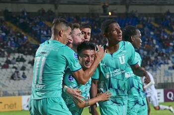 Insólito: jugador de LDU Quito dio positivo por Covid en pleno partido contra Antofagasta y tuvo que ser sustituido