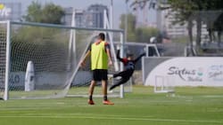 VIDEO | Gabriel Maureira se lució con una atajada y Lautaro Pastrán a punta de goles en el entrenamiento de Colo Colo